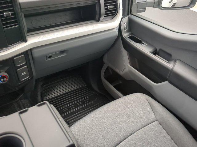 Photo of 2025 Oxford White Ford F-350