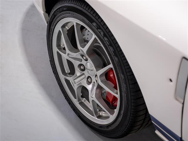 Photo of 2005 Centennial White Clearcoat Ford GT