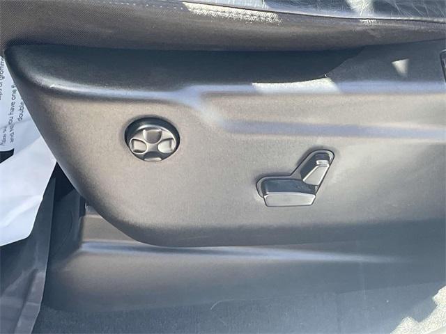 Photo of 2020 Bright White Clearcoat Jeep Grand Cherokee