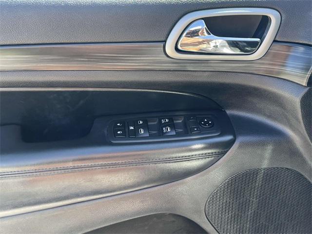 Photo of 2020 Bright White Clearcoat Jeep Grand Cherokee