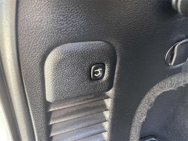 Photo of 2020 Bright White Clearcoat Jeep Grand Cherokee