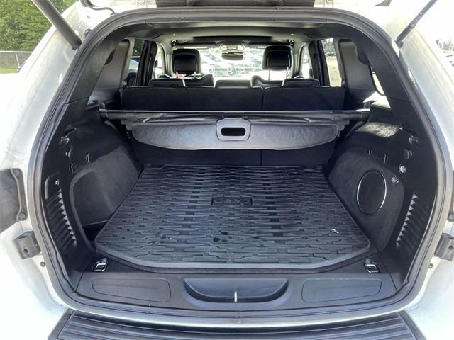 Photo of 2020 Bright White Clearcoat Jeep Grand Cherokee