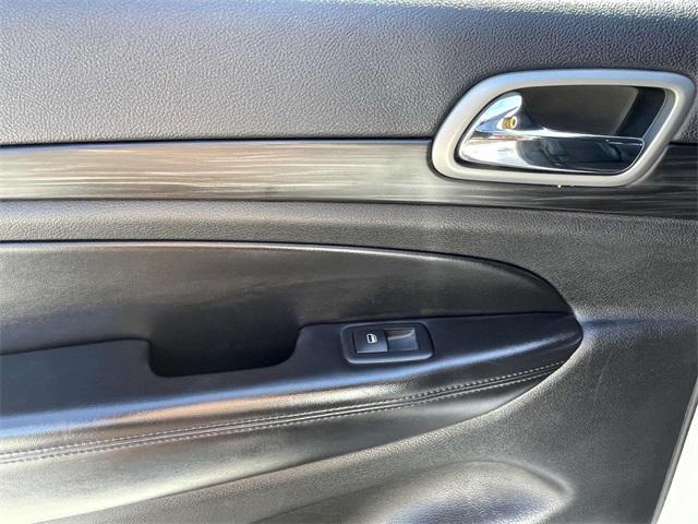 Photo of 2020 Bright White Clearcoat Jeep Grand Cherokee