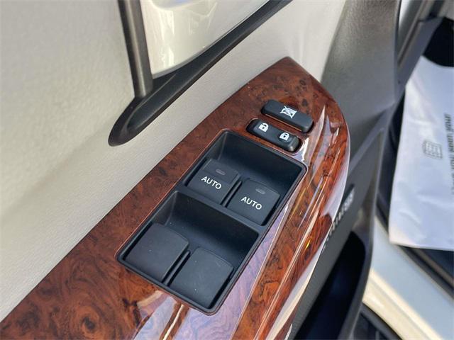 Photo of 2021 Blizzard Pearl Toyota Sequoia