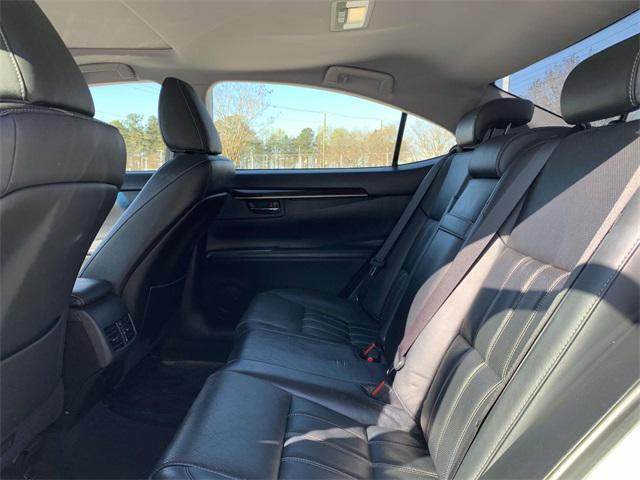 Photo of 2016 Eminent White Pearl Lexus ES 350