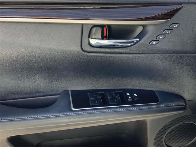 Photo of 2016 Eminent White Pearl Lexus ES 350