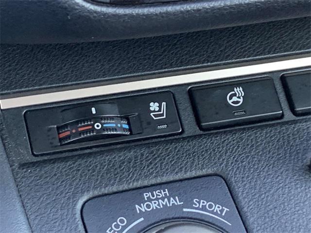 Photo of 2016 Eminent White Pearl Lexus ES 350