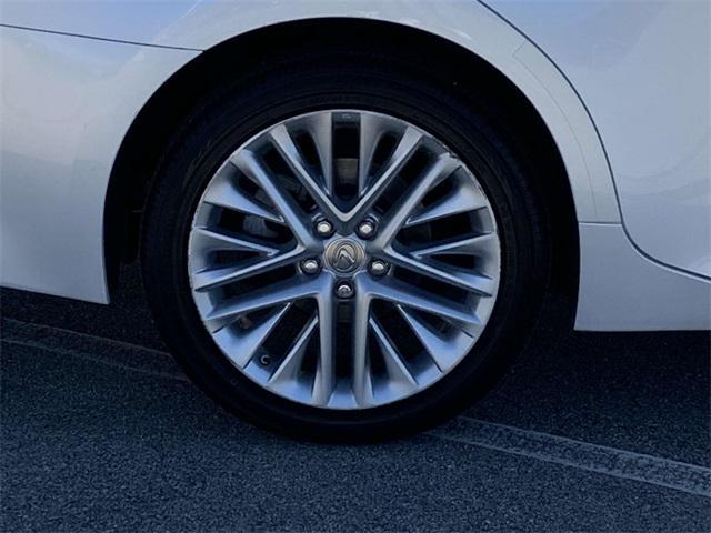 Photo of 2016 Eminent White Pearl Lexus ES 350