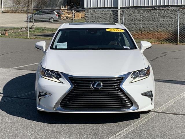 Photo of 2016 Eminent White Pearl Lexus ES 350