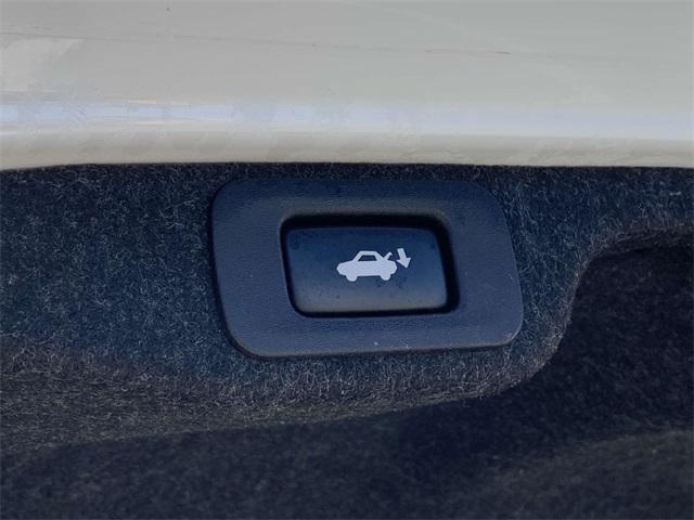 Photo of 2016 Eminent White Pearl Lexus ES 350
