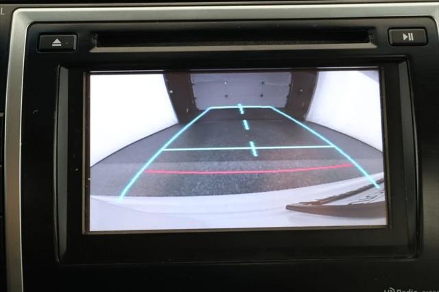 Photo of 2014 Super White Toyota Camry Hybrid