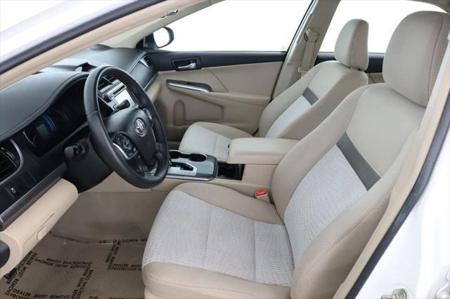 Photo of 2014 Super White Toyota Camry Hybrid