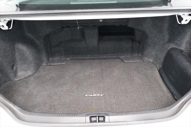 Photo of 2014 Super White Toyota Camry Hybrid