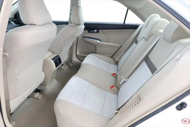 Photo of 2014 Super White Toyota Camry Hybrid