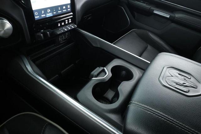 Photo of 2022 Diamond Black Crystal Pearlcoat RAM 1500