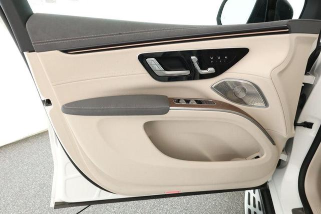 Photo of 2023 Polar White Mercedes-Benz EQS 450