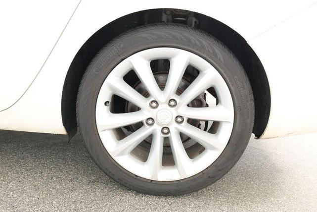 Photo of 2012 White Diamond Tricoat Buick Verano