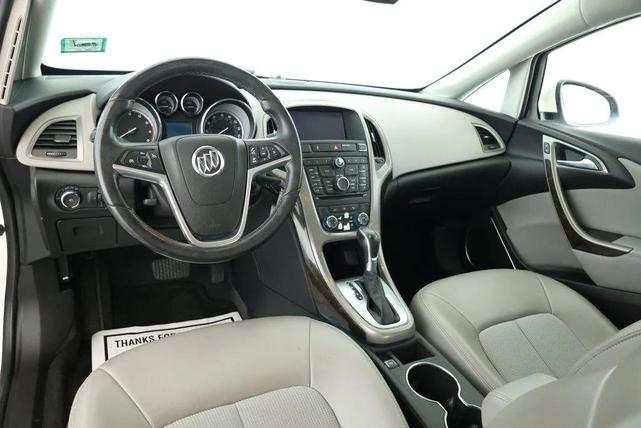 Photo of 2012 White Diamond Tricoat Buick Verano