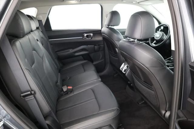 Photo of 2021 Gravity Grey Kia Sorento