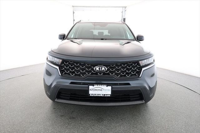 Photo of 2021 Gravity Grey Kia Sorento