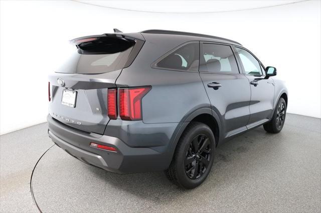 Photo of 2021 Gravity Grey Kia Sorento