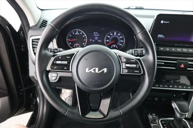 Photo of 2022 Cherry Black Kia Seltos