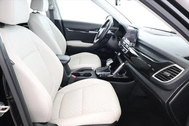 Photo of 2022 Cherry Black Kia Seltos