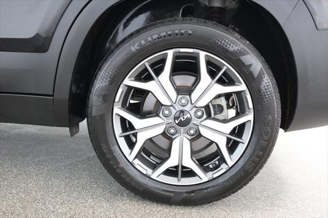 Photo of 2022 Cherry Black Kia Seltos