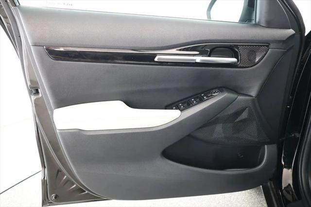 Photo of 2022 Cherry Black Kia Seltos