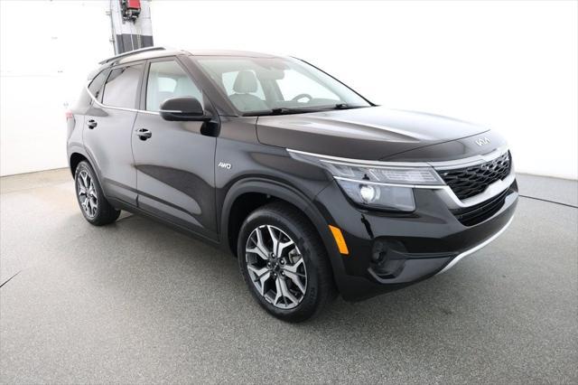 Photo of 2022 Cherry Black Kia Seltos