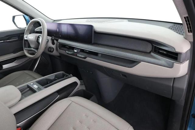 Photo of 2024 Ocean Blue Kia EV9