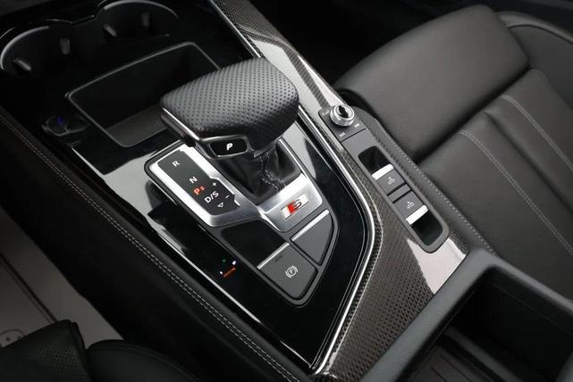 Photo of 2024 District Green Metallic/Black Roof Audi S5