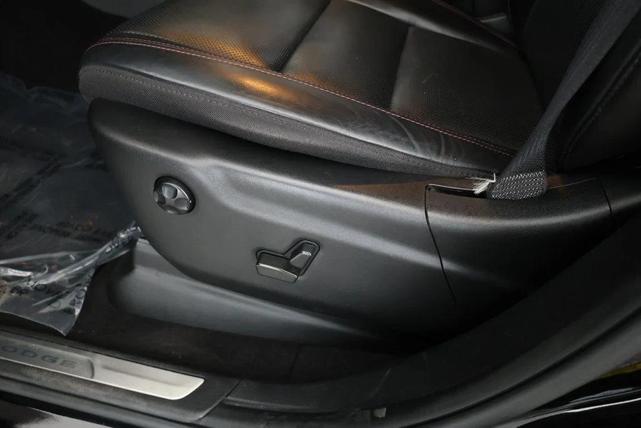 Photo of 2021 DB Black Clearcoat Dodge Durango