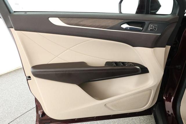Photo of 2019 BURGUNDY VELVET MET TINTED CC Lincoln MKC