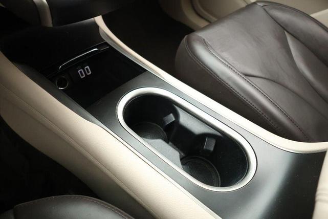 Photo of 2019 BURGUNDY VELVET MET TINTED CC Lincoln MKC