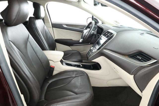 Photo of 2019 BURGUNDY VELVET MET TINTED CC Lincoln MKC