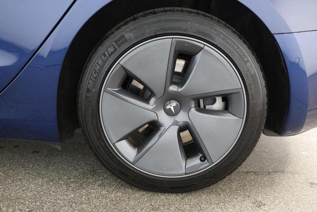 Photo of 2022 Deep Blue Metallic Tesla Model 3