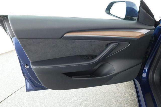 Photo of 2022 Deep Blue Metallic Tesla Model 3