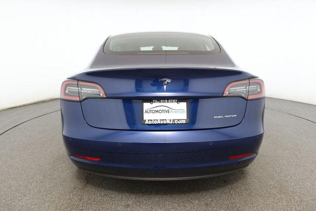 Photo of 2022 Deep Blue Metallic Tesla Model 3