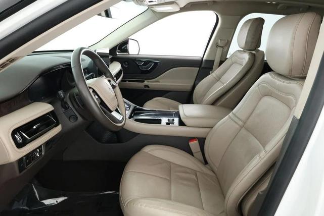 Photo of 2020 Pristine White Metallic Tri-Coat Lincoln Aviator