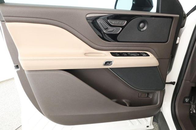 Photo of 2020 Pristine White Metallic Tri-Coat Lincoln Aviator