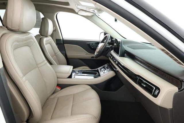 Photo of 2020 Pristine White Metallic Tri-Coat Lincoln Aviator