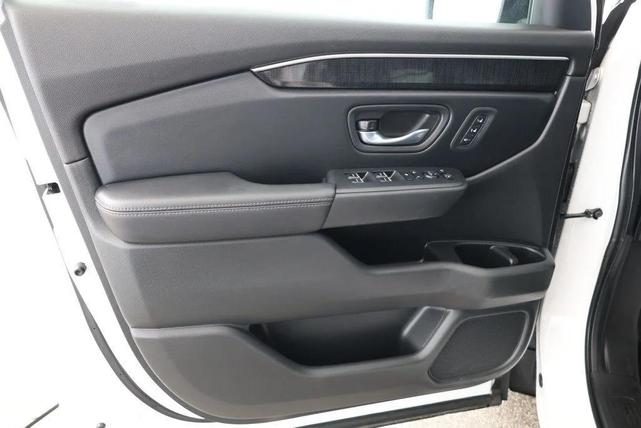 Photo of 2023 Platinum White Pearl Honda Pilot