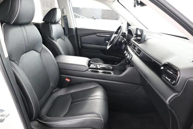 Photo of 2023 Platinum White Pearl Honda Pilot