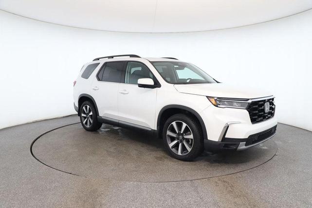 Photo of 2023 Platinum White Pearl Honda Pilot