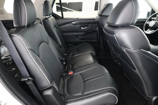 Photo of 2023 Platinum White Pearl Honda Pilot