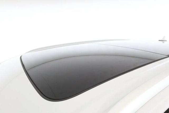 Photo of 2023 Glacier White Metallic Audi SQ7
