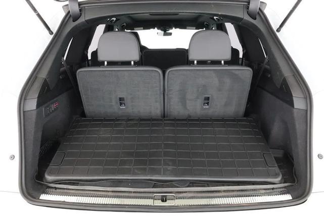 Photo of 2023 Glacier White Metallic Audi SQ7