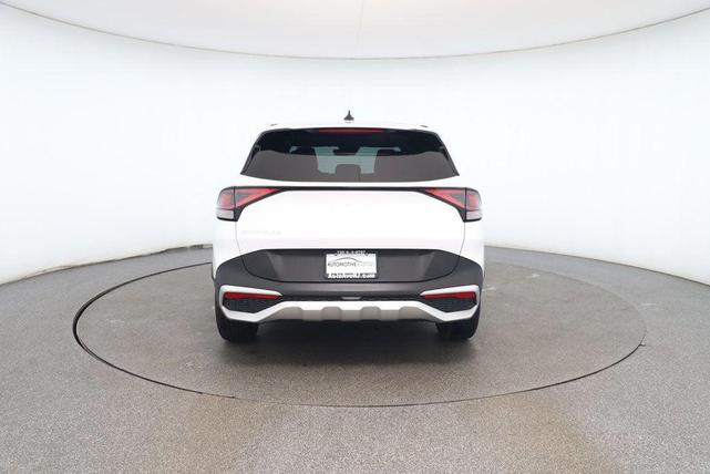 Photo of 2024 Glacial White Pearl Kia Sportage