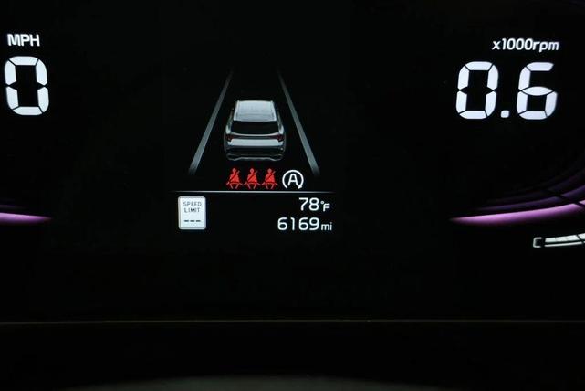 Photo of 2024 Glacial White Pearl Kia Sportage